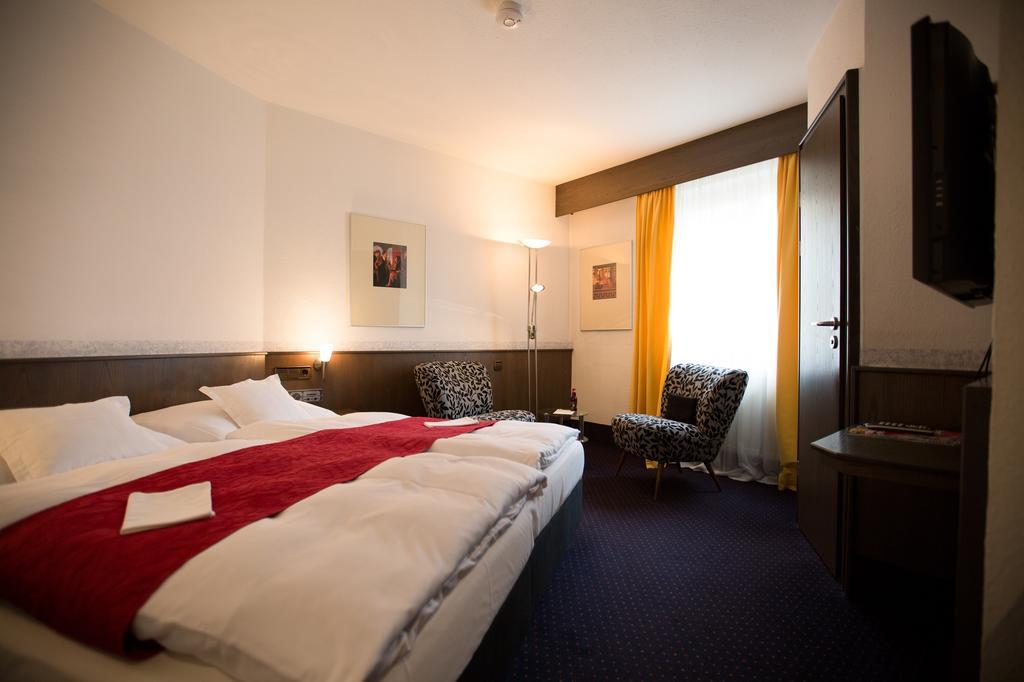 Hotel Buerkle Fellbach Rum bild